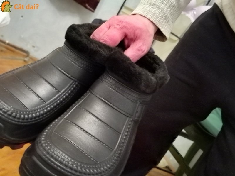 Papuci de casa, papuci de plaja si lanterna - 1/4