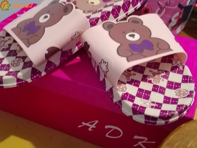 Papuci de casa, papuci de plaja si lanterna - 2/4