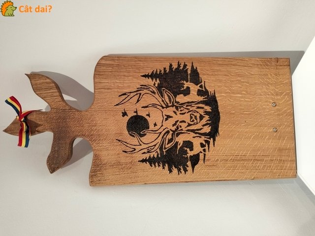 Platou din lemn masiv cu design artistic