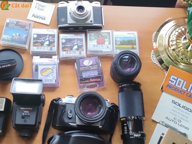 Set foto vintage - Nikon, blitz-uri, obiective si accesorii