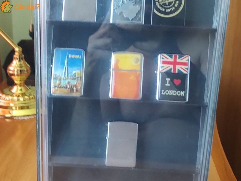 Vitrina Zippo cu brichete diverse - 1/6