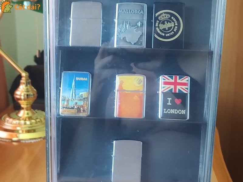 Vitrina Zippo cu brichete diverse - 2/6