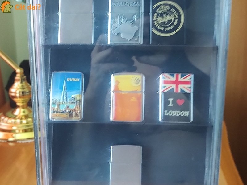Vitrina Zippo cu brichete diverse - 3/6