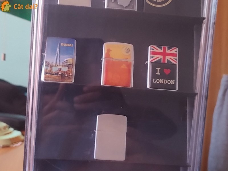 Vitrina Zippo cu brichete diverse - 4/6