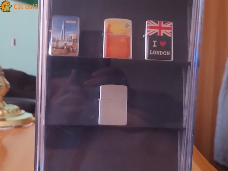 Vitrina Zippo cu brichete diverse - 5/6